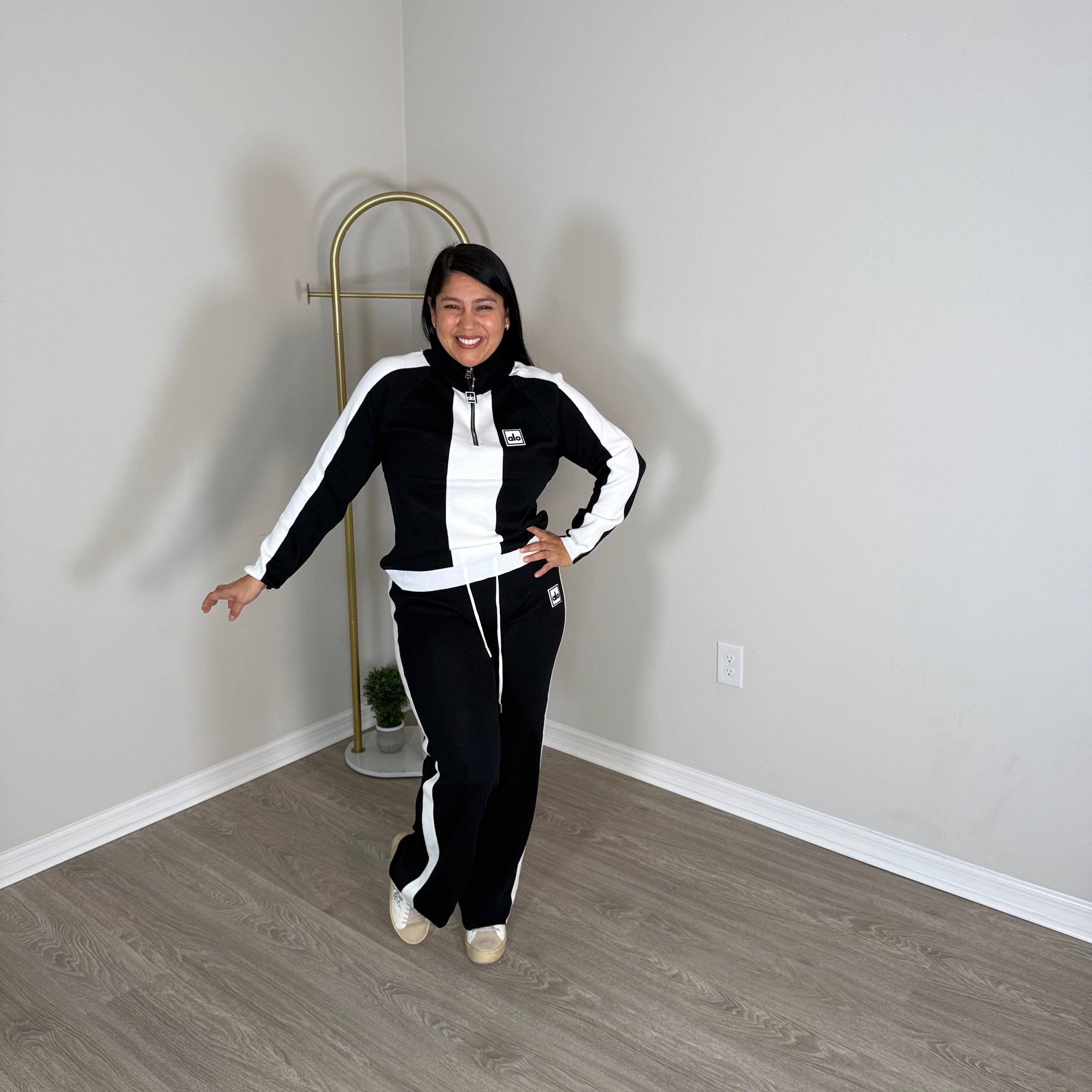 Alo black-and-white set. activewear