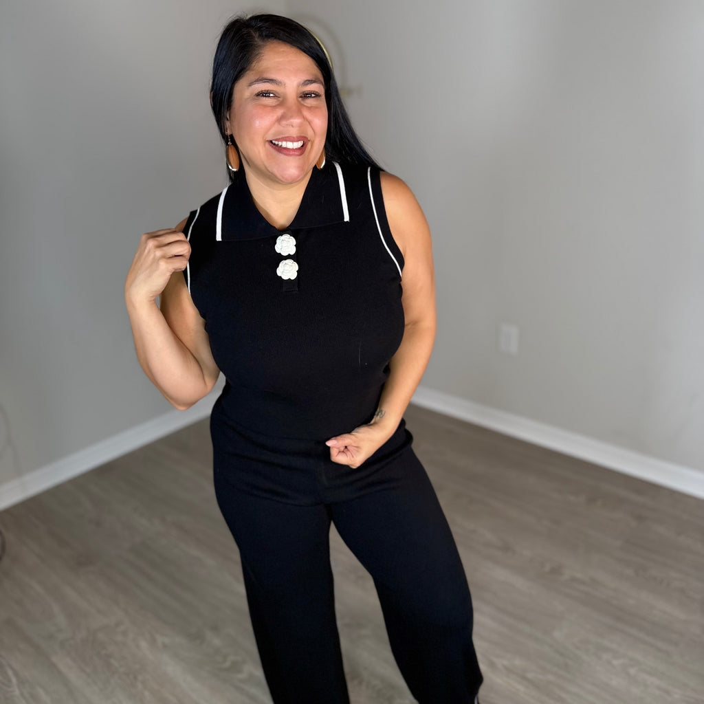 Set flor Blue two-piece set with white details and white flower buttons.