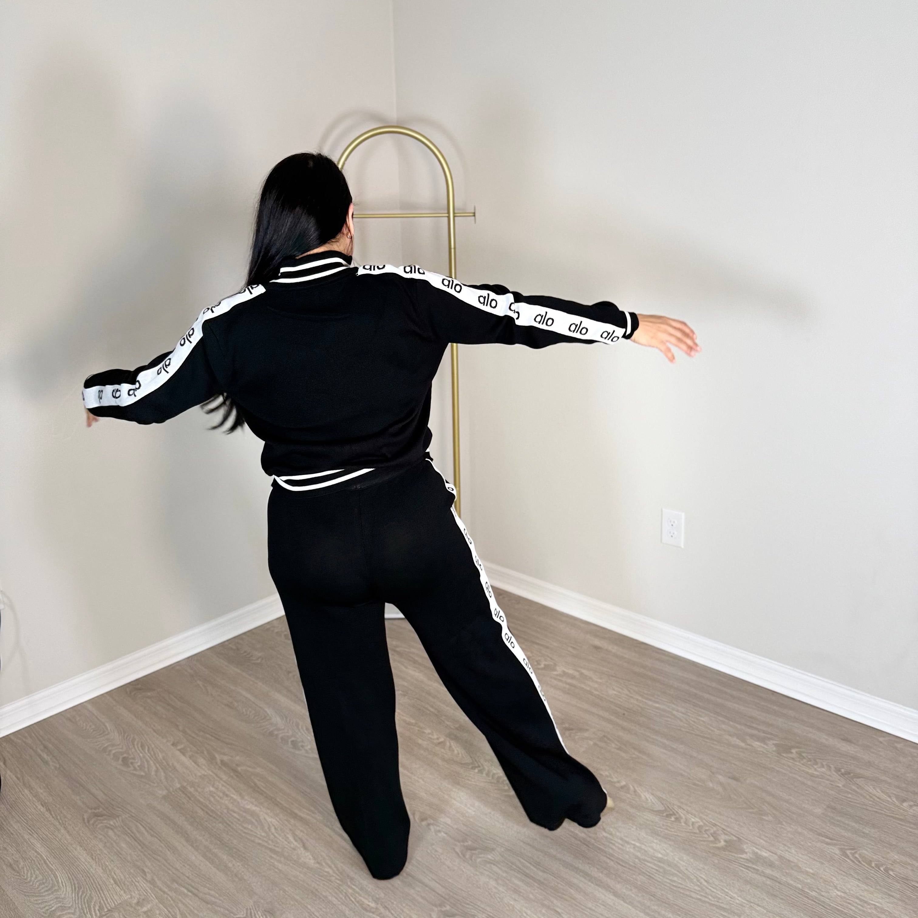 Alo black-and-white set. activewear