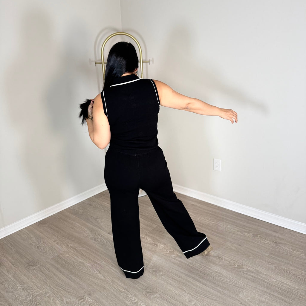 Set flor Blue two-piece set with white details and white flower buttons.